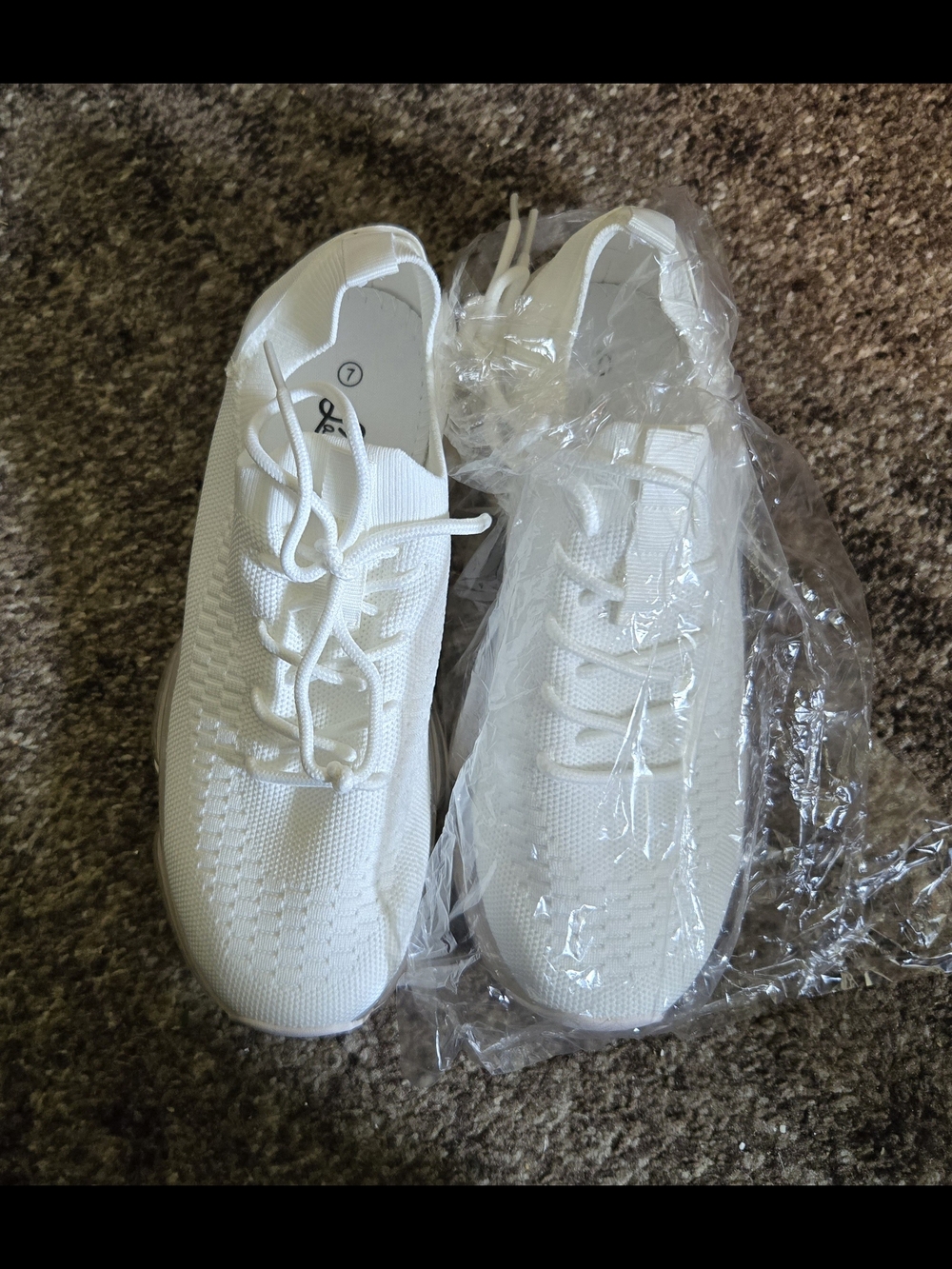 NIB Women’s La Sheelah White Knit Sneakers - Lightweight Casual Shoes Size 7